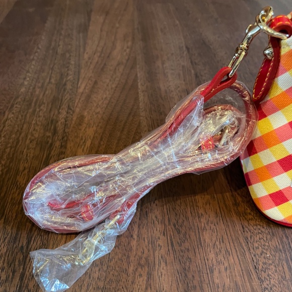 New Dooney & Bourke Small Crossbody with leather strap - Picture 3 of 10